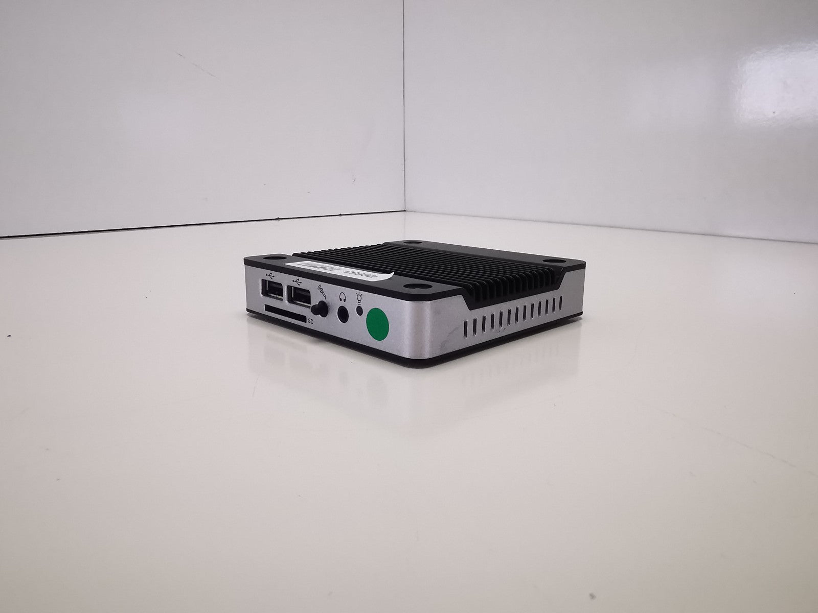 DMP EBOX-3352DX3-AP USFF PC - DM&P Vortex86DX3 Dual Core 1.0GHz/2GB RAM/NO OS