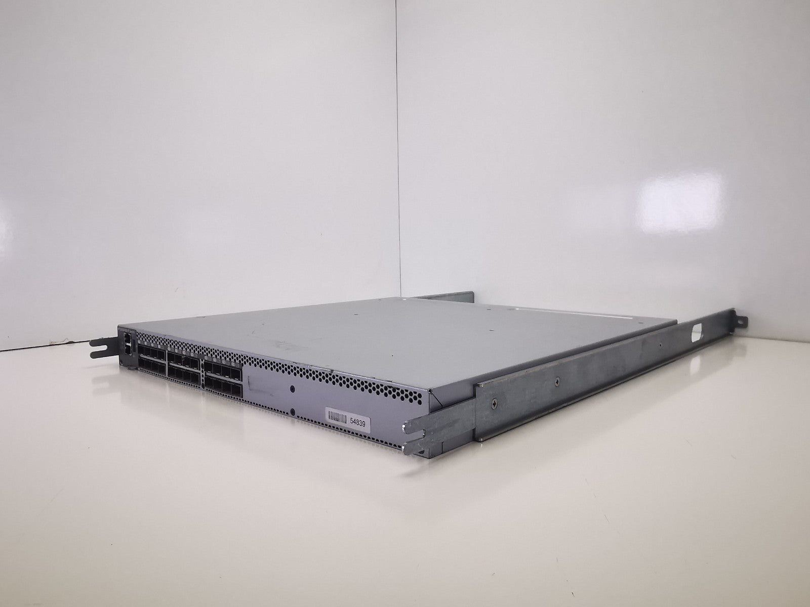 HP SN3000B SFP Fibre Channel Switch - Rack Ears Included