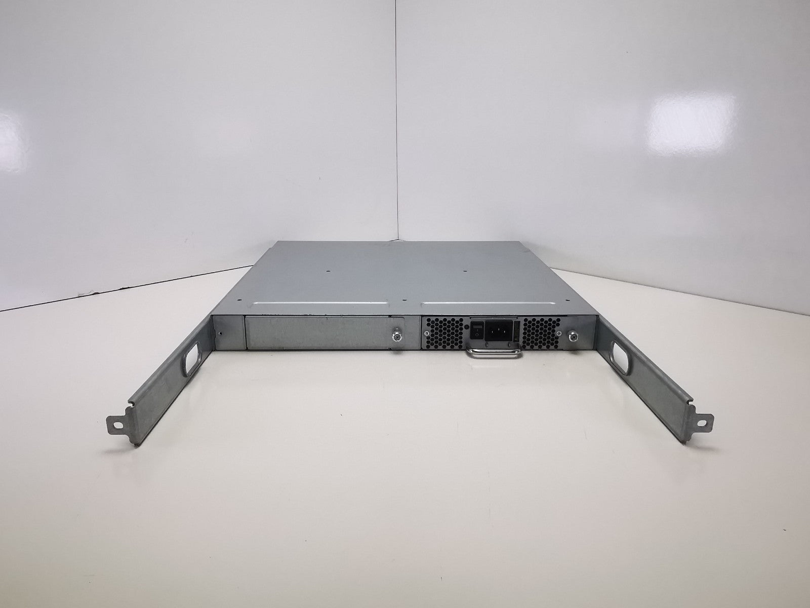 HP SN3000B SFP Fibre Channel Switch - Rack Ears Included