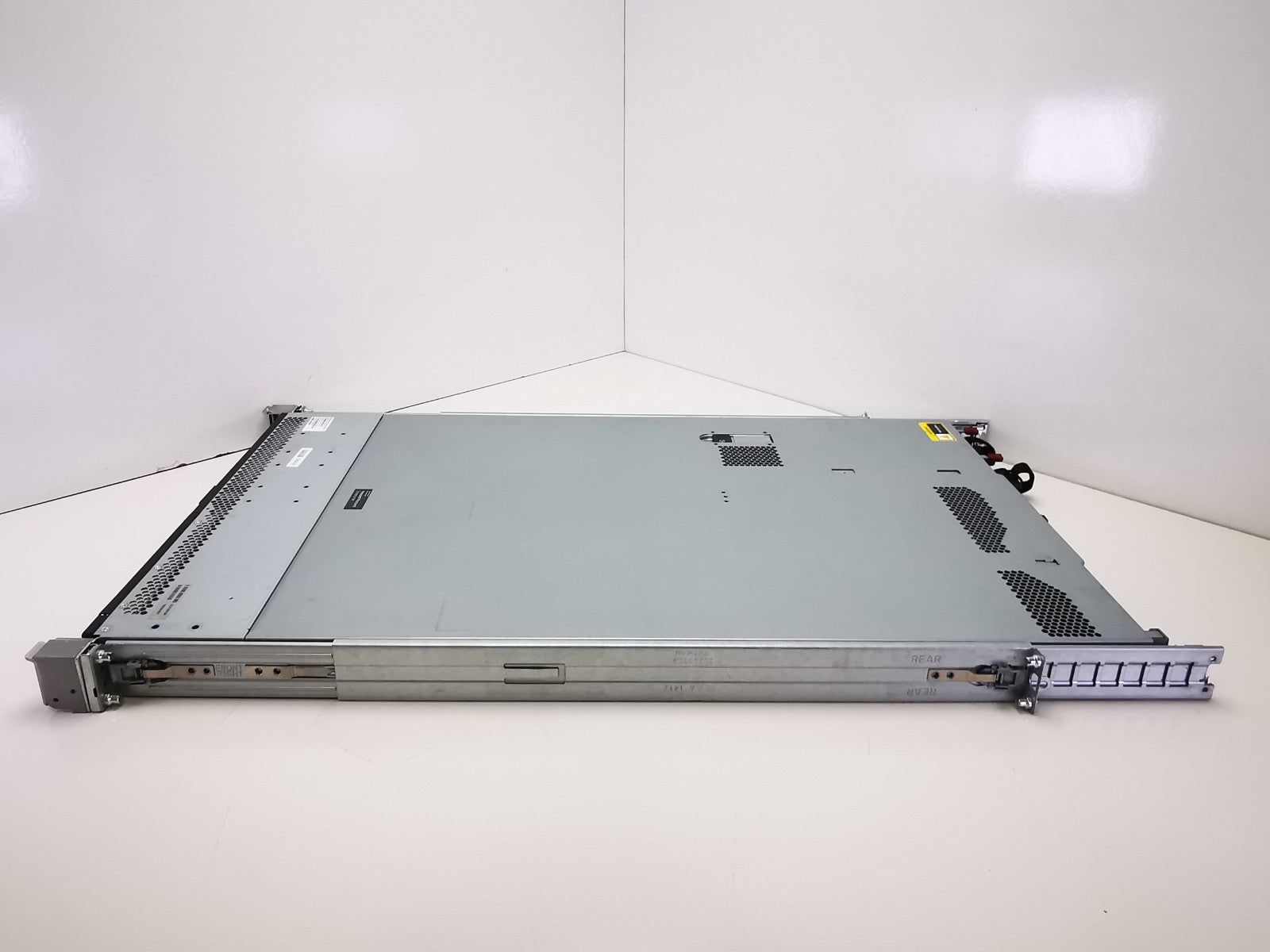 HP ProLiant DL360 Gen9 Rack Server - 2x Xeon E5-2620 V4/8GB RAM - NO HDDs