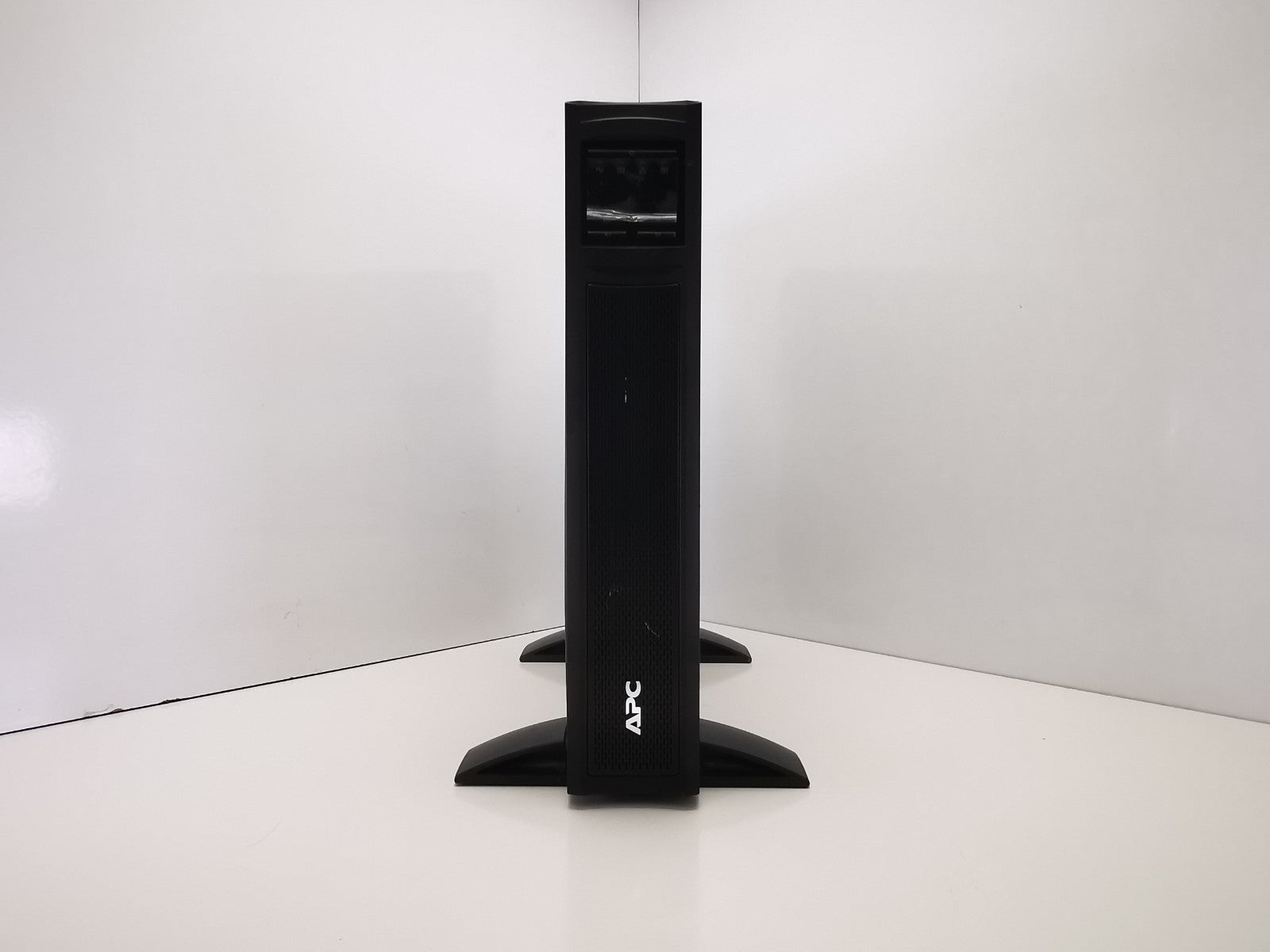 APC SMX1000i Floor Standing UPS - Batteries Incuded