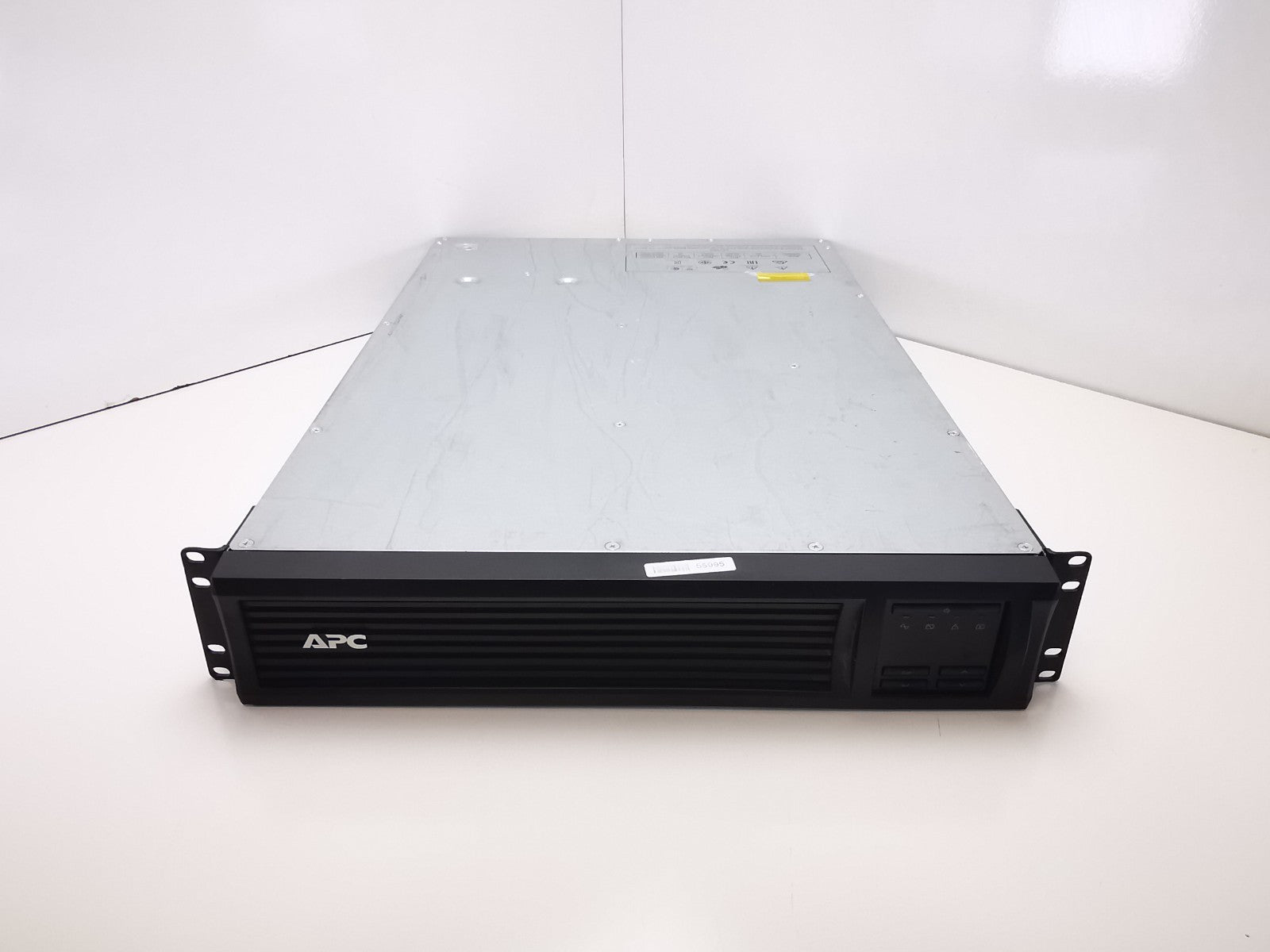 APC SMT2200RMI2U Rackmounted UPS - Batteries Included