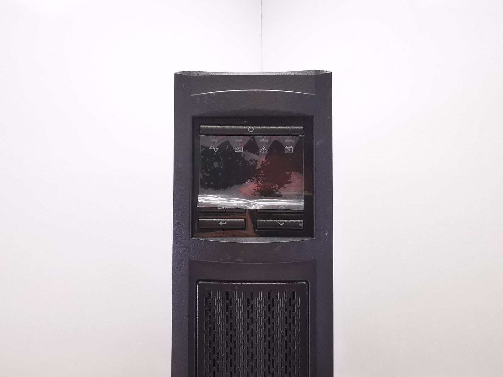 APC SMX1000i Floor Standing UPS - Batteries Incuded