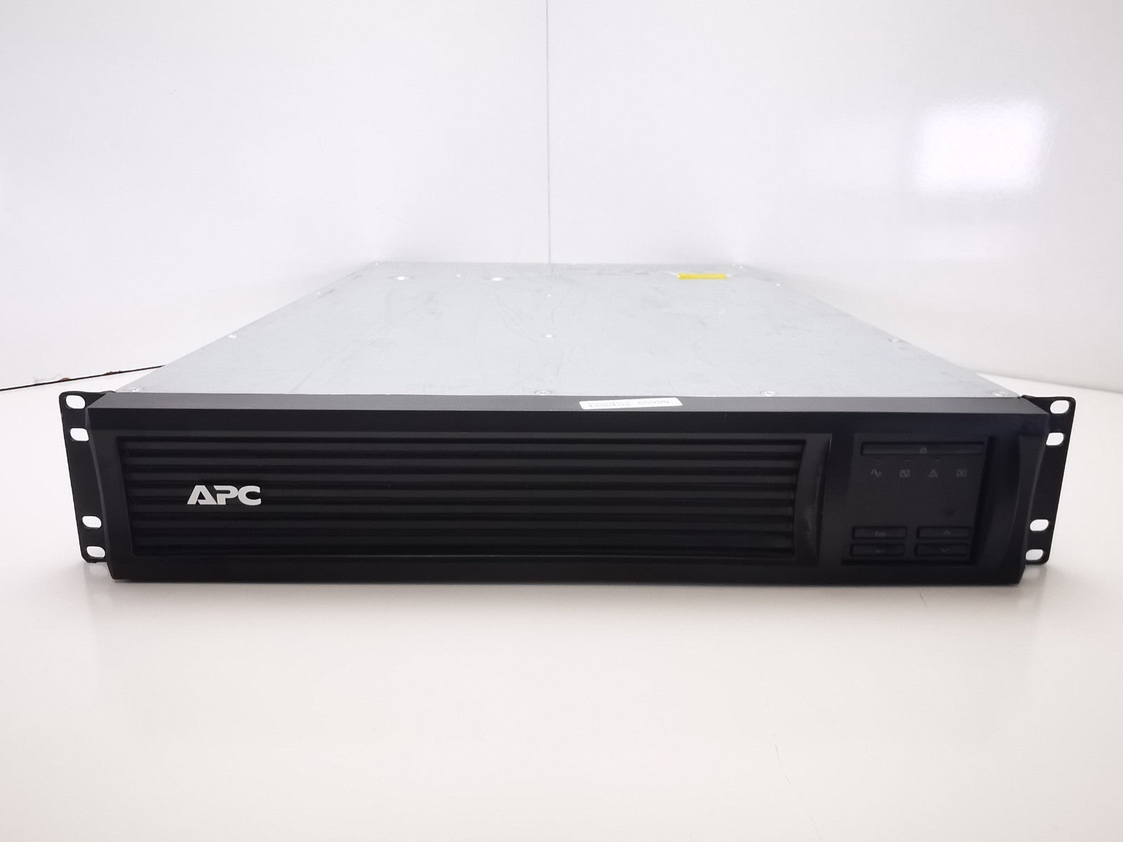 APC SMT2200RMI2U Rackmounted UPS - Batteries Included
