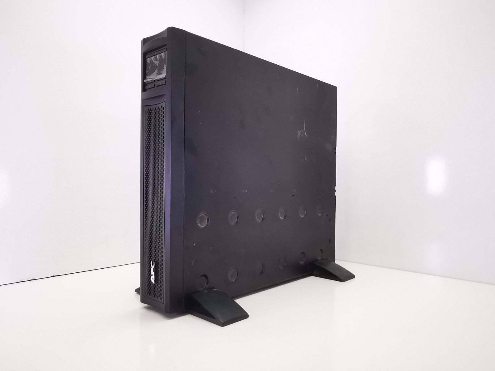 APC SMX1000i Floor Standing UPS - Batteries Incuded