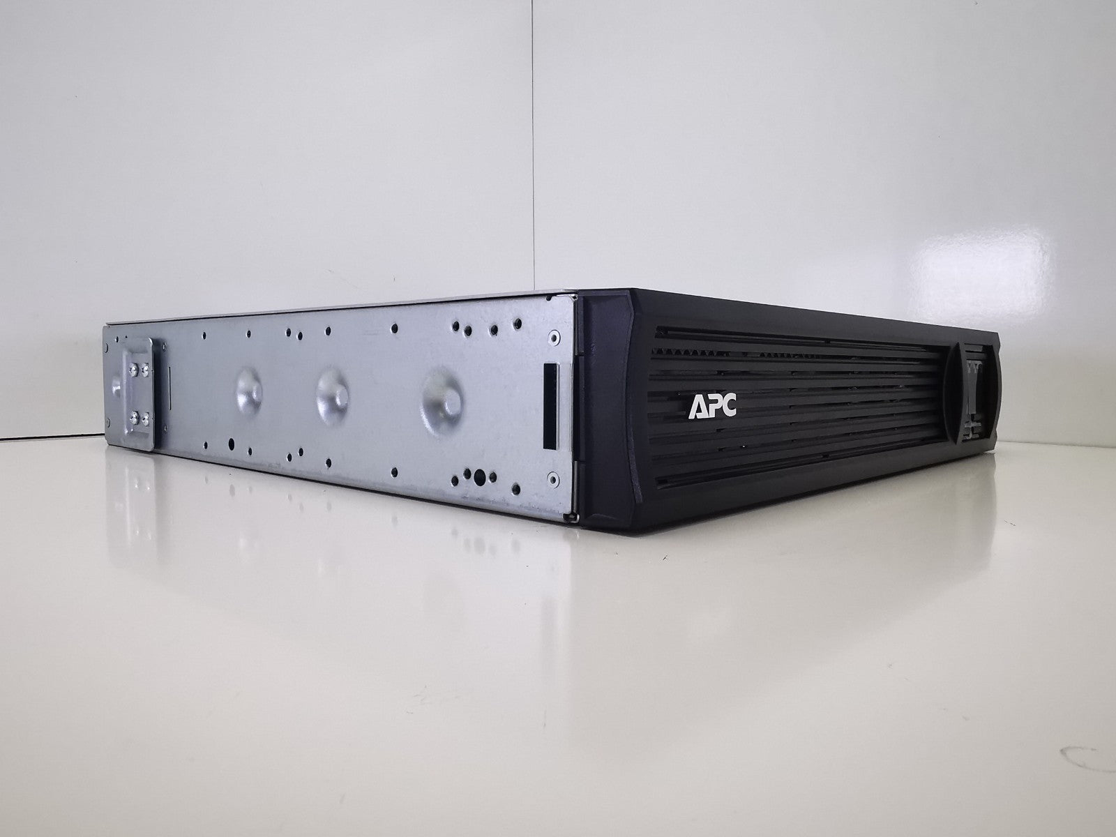 APC SMT1000RMI2UC Rackmountable UPS - Batteries Not Included