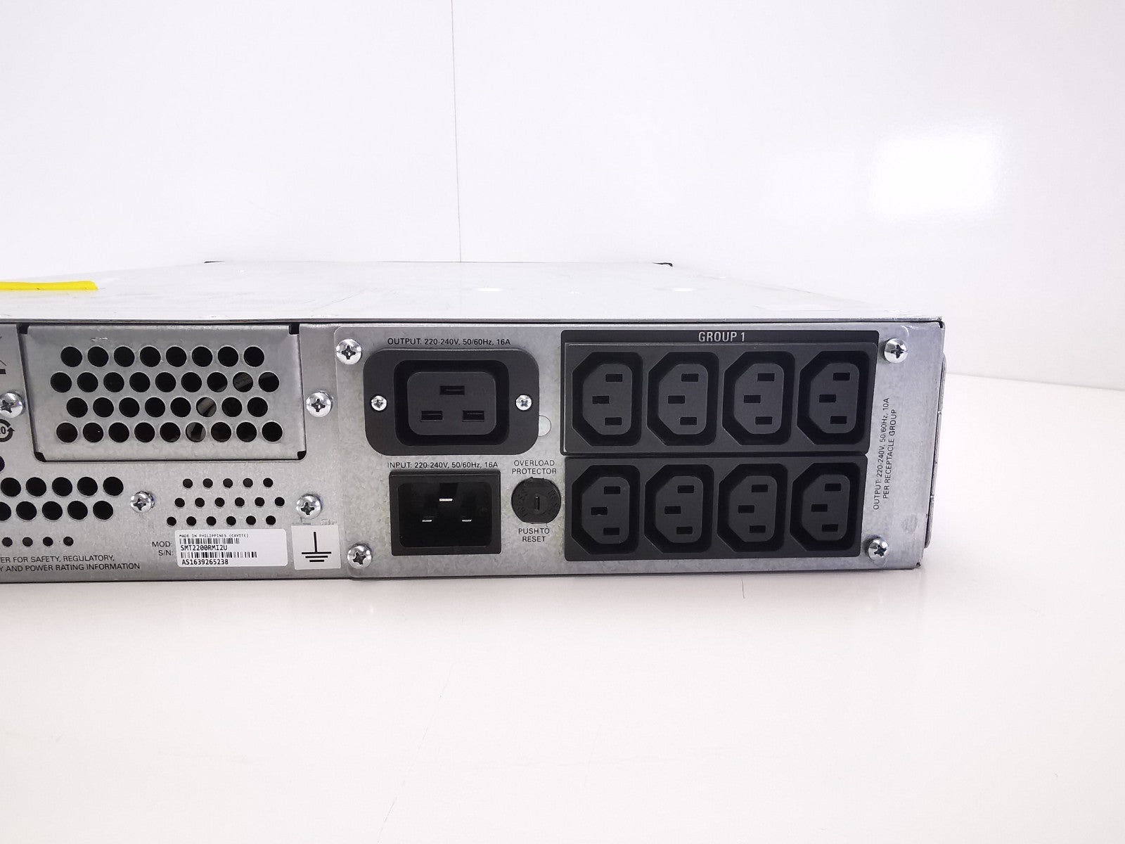APC SMT2200RMI2U Rackmounted UPS - Batteries Included
