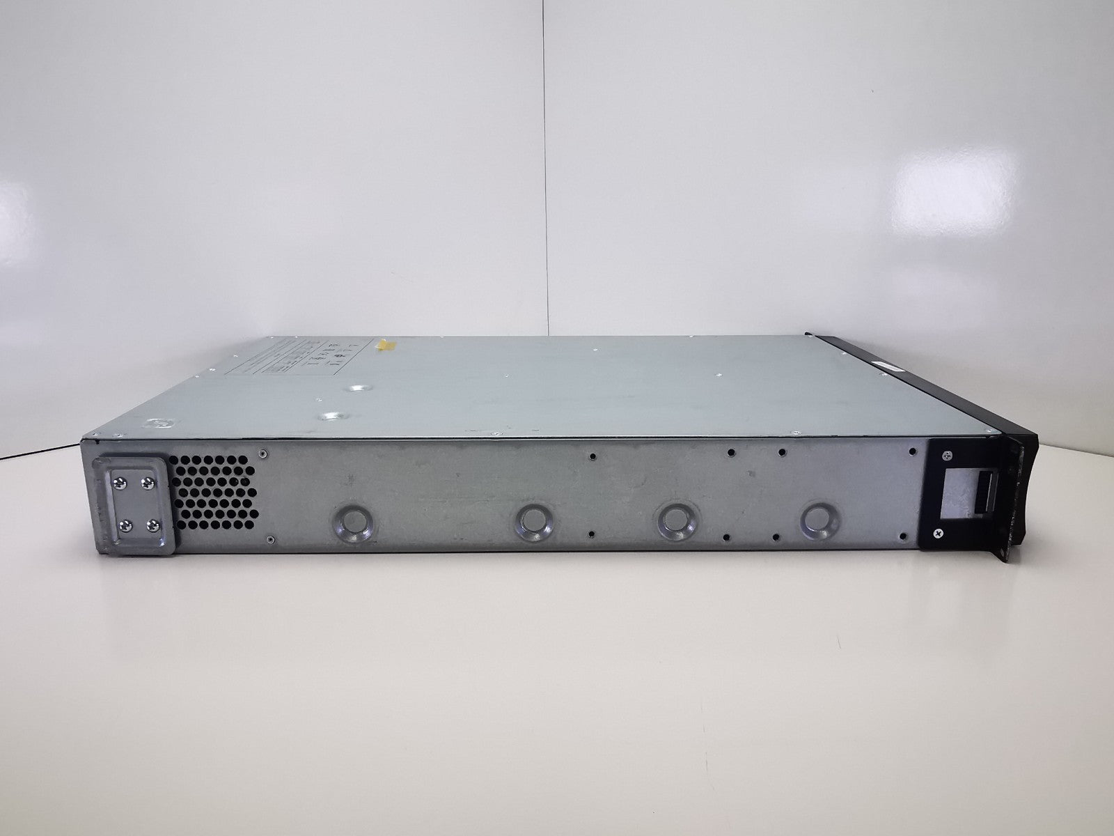 APC SMT2200RMI2U Rackmounted UPS - Batteries Included