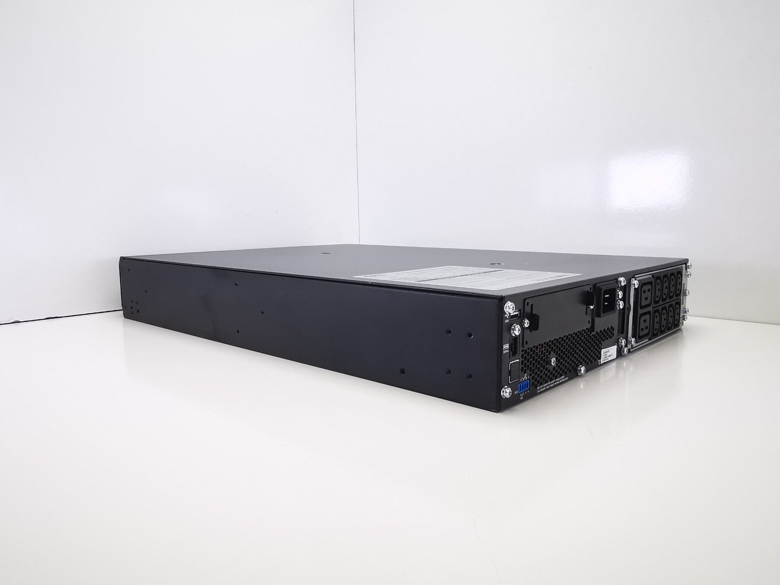 APC SRT3000XLI Rack Mounted UPS - No Batteries/Rack Mounts Included