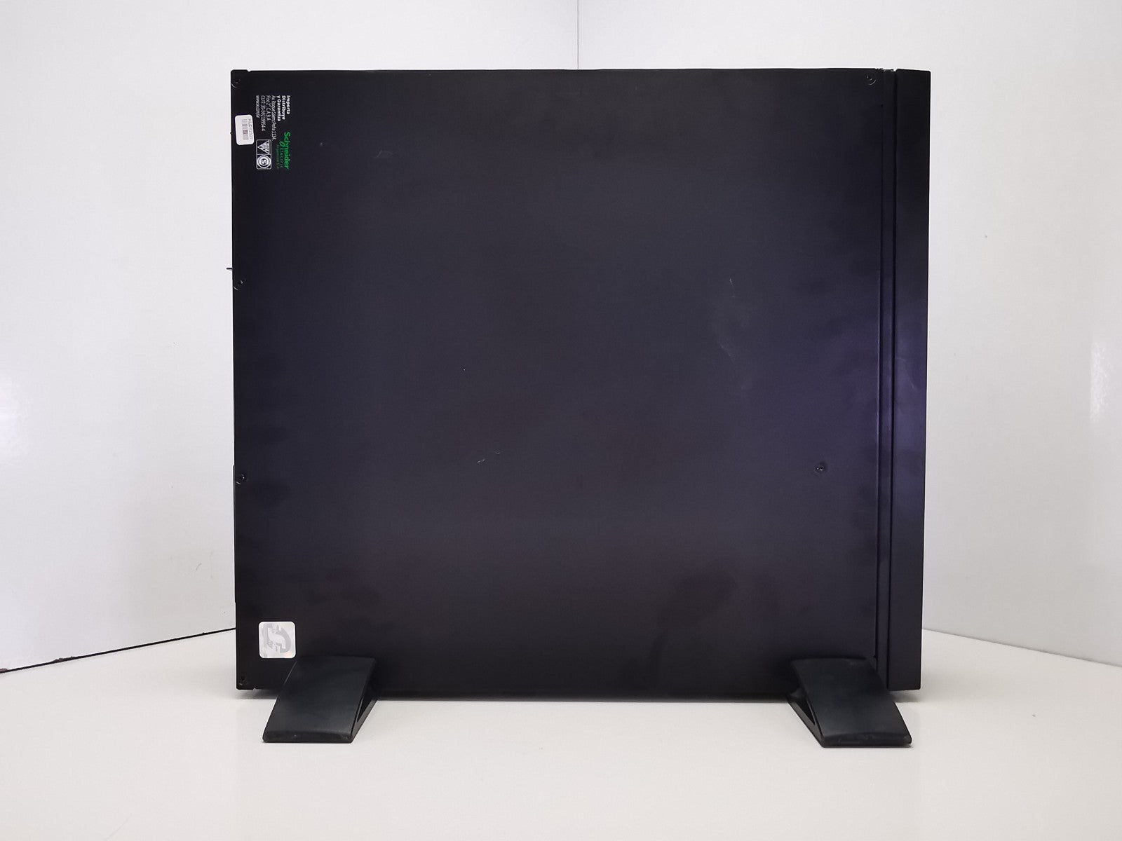 APC SMX1000i Floor Standing UPS - Batteries Incuded