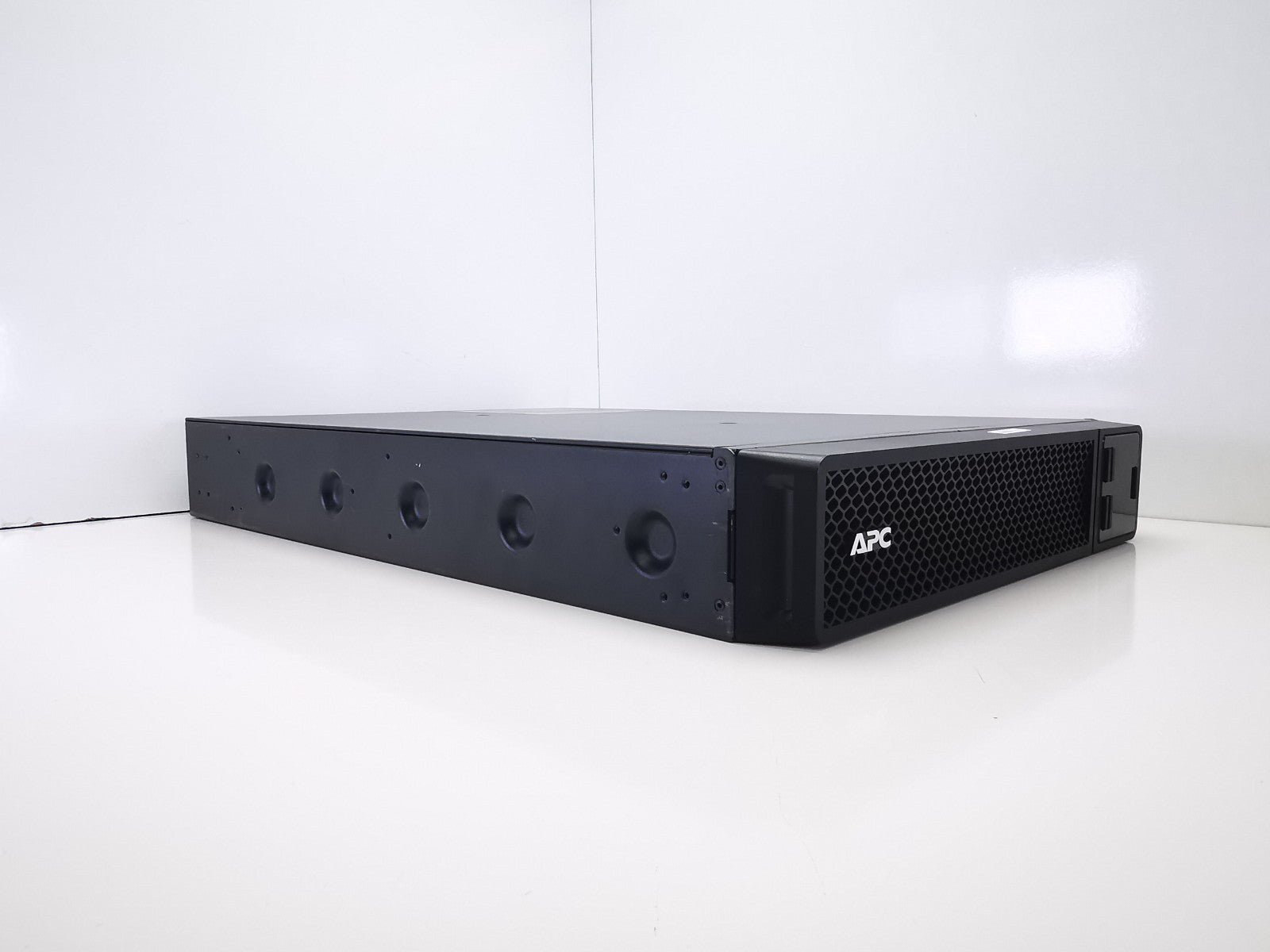 APC SRT3000XLI Rack Mounted UPS - No Batteries/Rack Mounts Included